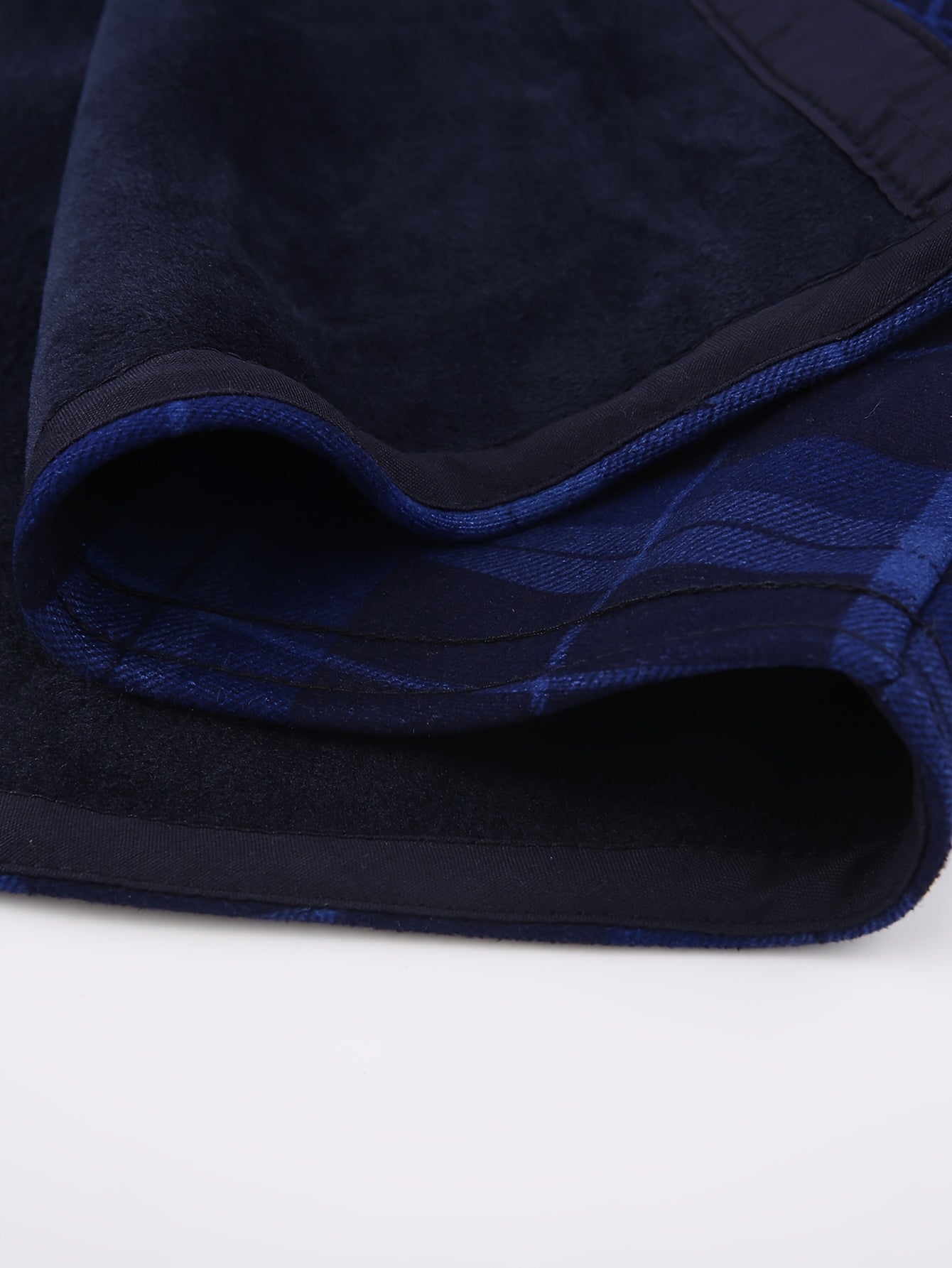 Men's & Women's Warm Lightweight Collar Plaid Shirt Jacket - Single-Breasted Button Front Flannel Coat with Pockets, Machine Washable Fall Winter Outerwear for Casual Streetwear & Layering (Regular Fit)