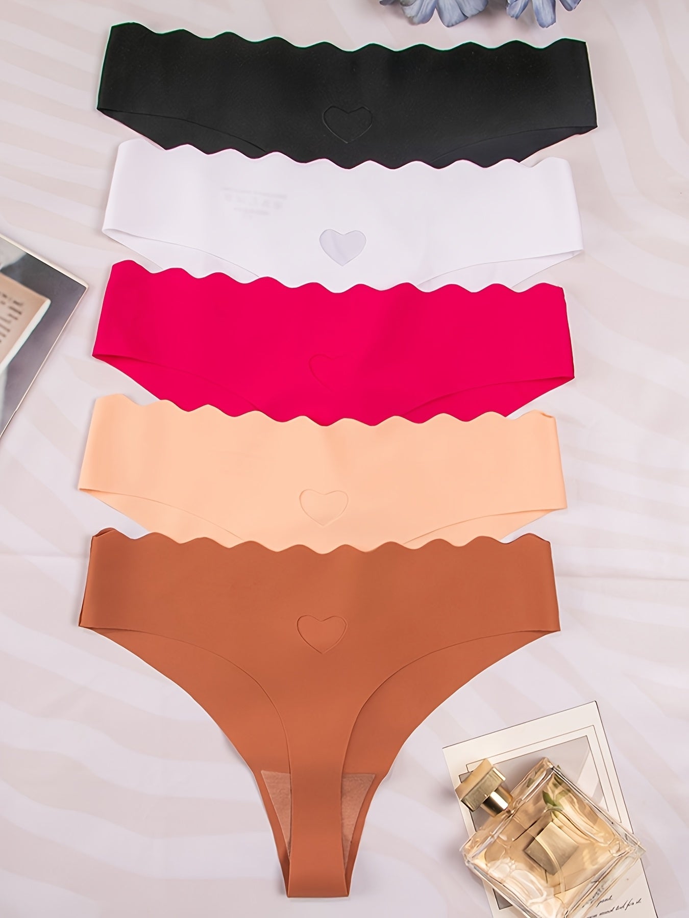 Set of 6, Ladies' Low-Rise Thongs Featuring a Heart Design, Seamless Construction, Alluring Style, with Wavy Edge Patterns And Cut-Out Heart Details