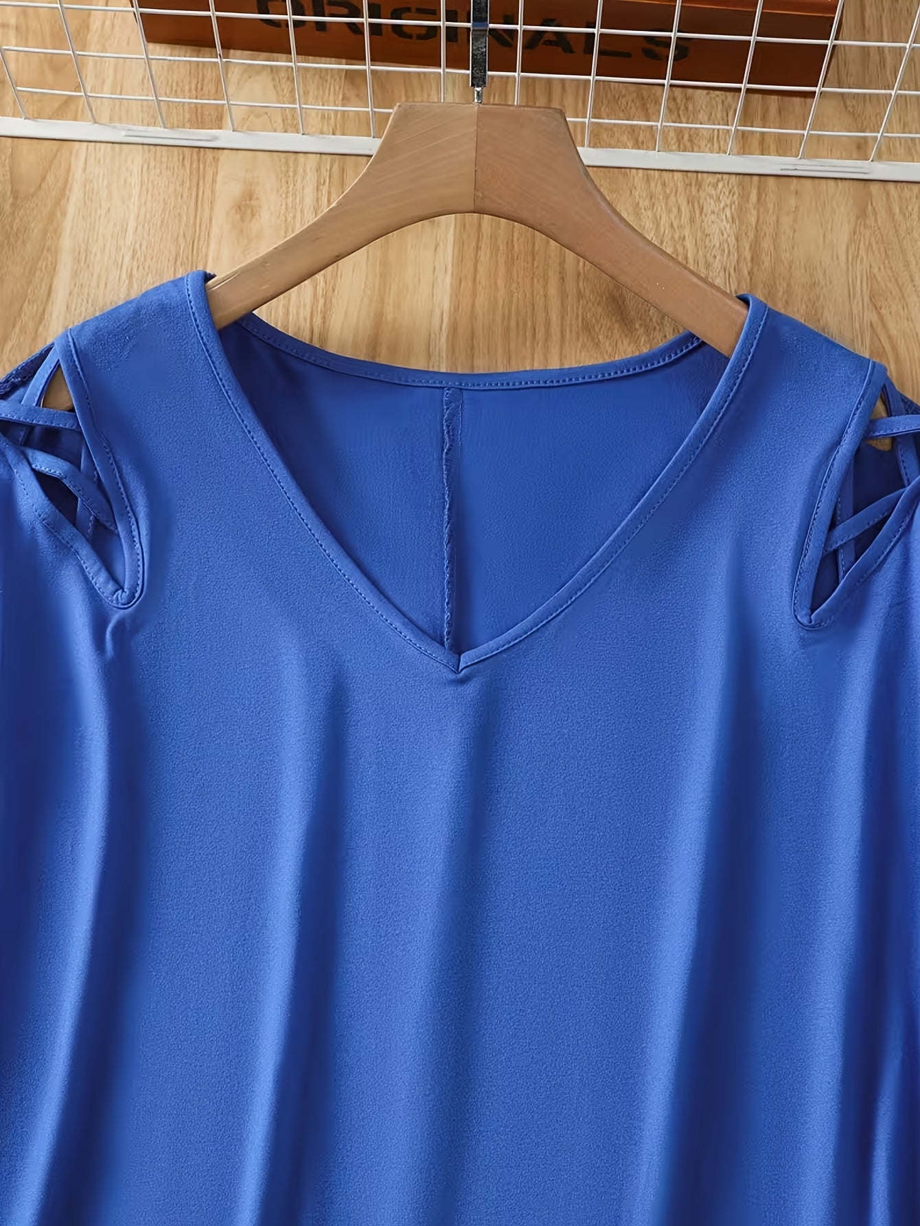 Plus Size Women'S Loose-Fitting Short-Sleeve V-Neck Tee - Stylish V-Neck Style Featuring Open Cross Elements. Perfect for Both Casual And Formal Settings During Spring And Summer, Making It Great for Everyday Wear And Special Events