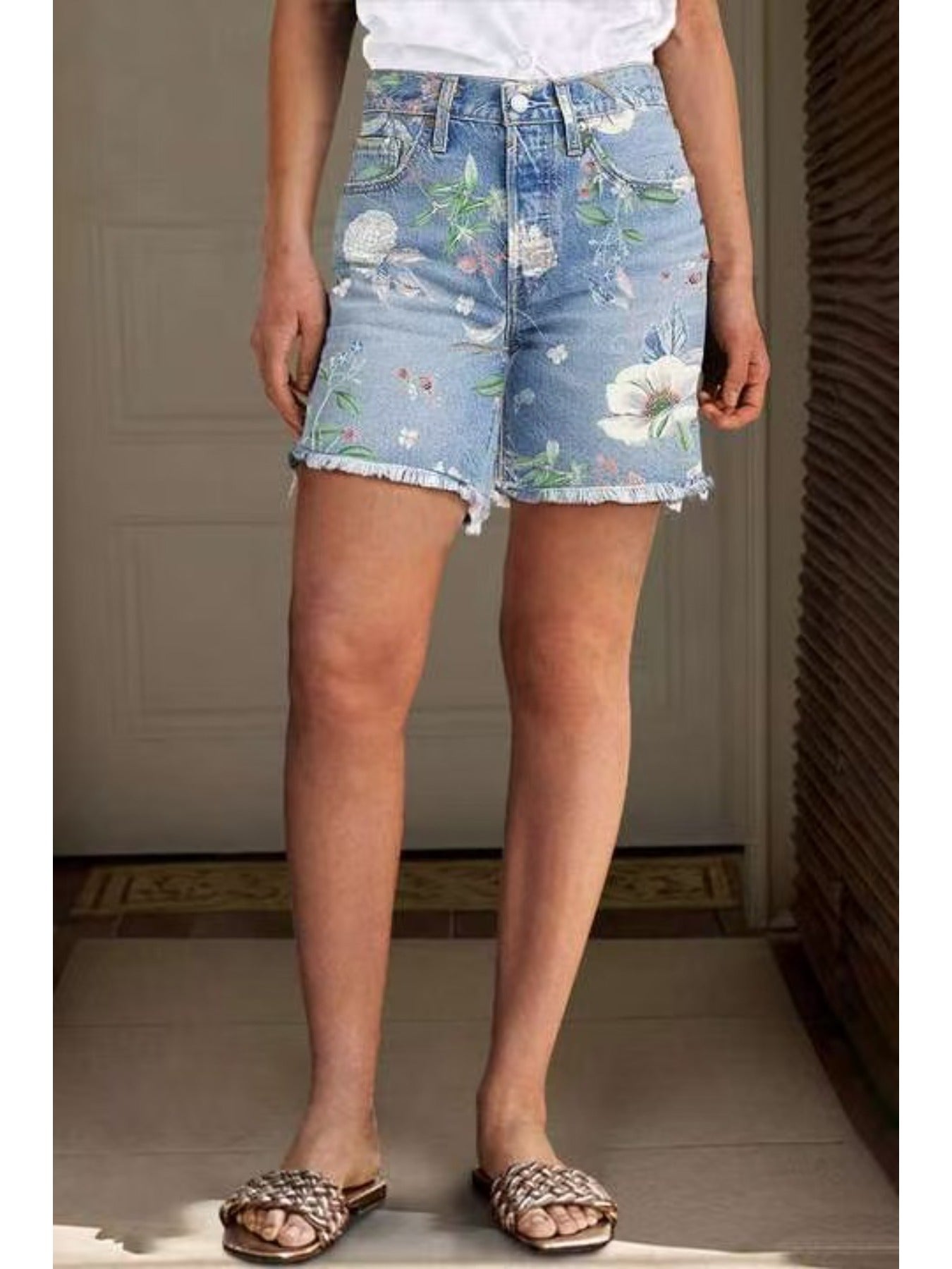 Women' Stretch Denim Shorts - Comfortable Retro Jeans, Floral Prints, Cinched Waist and High-waisted Design, Perfect for Spring and Summer.