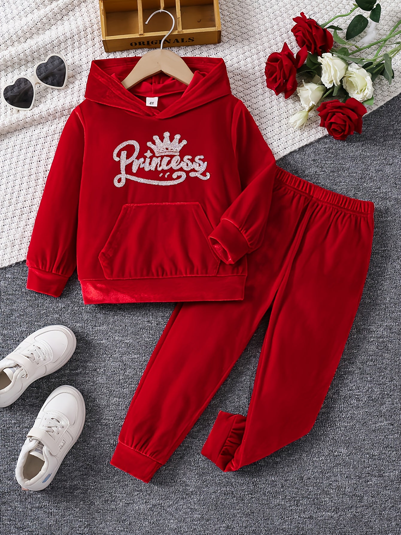 Randomly Distribute 2 Sets of 6 Colors, Including Girls' Autumn And Winter Long Sleeved Hooded Embroidered Hoodie And Solid Color Long Pants Set, Suitable for Outdoor Activities in Autumn/Winter, Including Solely The Top And Pants