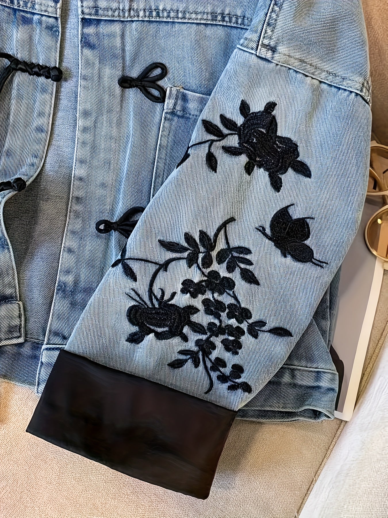 Chinese Style Jacket Women's Non-Stretch Denim Jacket - Vintage Chinese Knot Accent, Lightweight Spring/Fall Coat Non-Transparent Casual Outerwear, Transitional Weather Wear, Intricate Embroidery, Chinese New Year Clothes