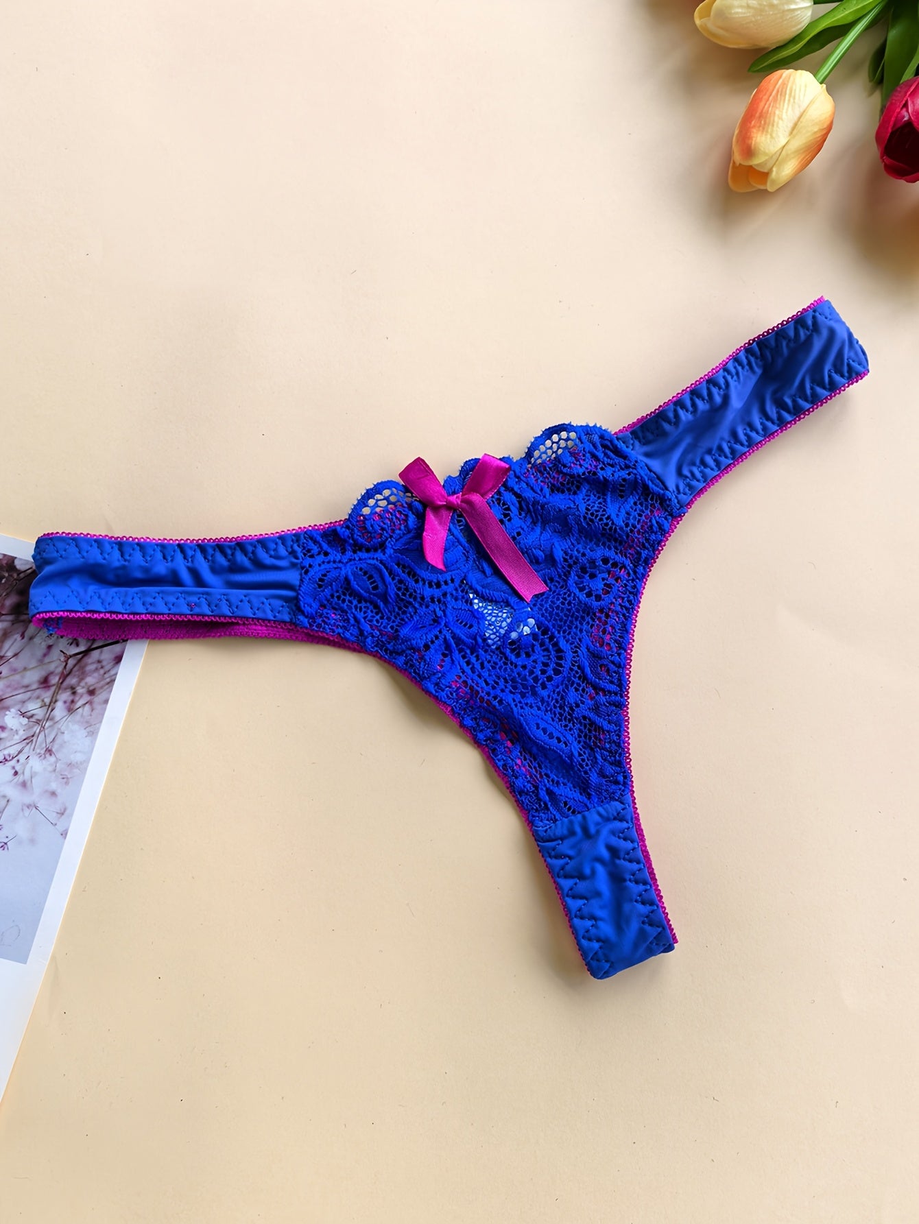 High-Quality French Lace Sexy Women'S Bra And Thong Panty Set with Exquisite Deep V Neckline
