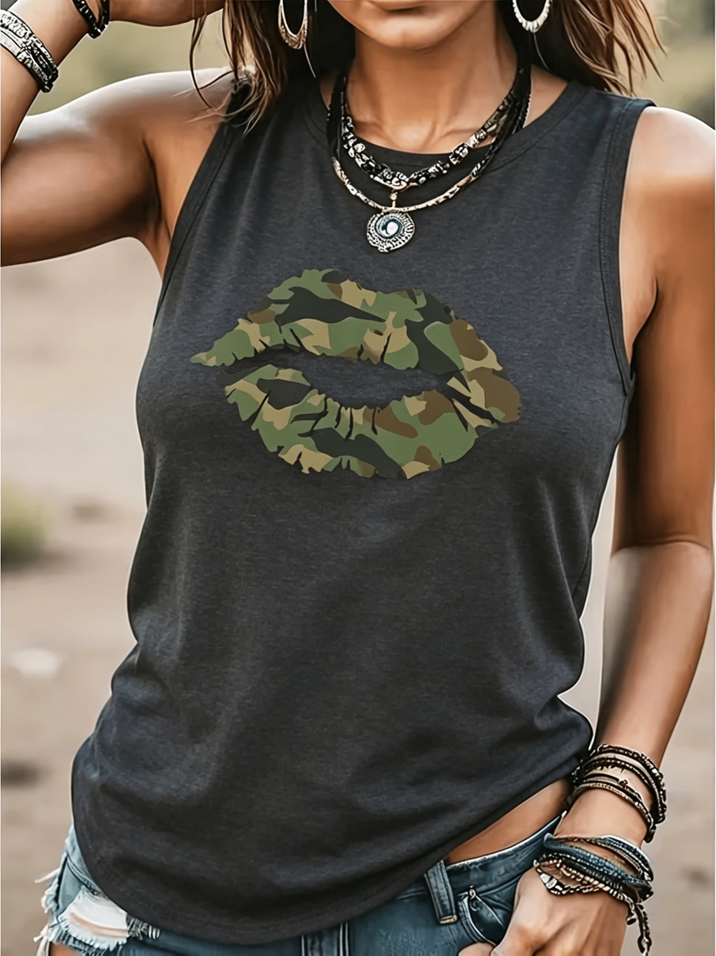 Trendy Versatile Women's Tank Top{Streetwear Style}{Camouflage Lips Graphic Tee}, Perfect for Lounging at Home, Going Out or as a Gift, Ideal Choice for Outdoor S Valentine's Day