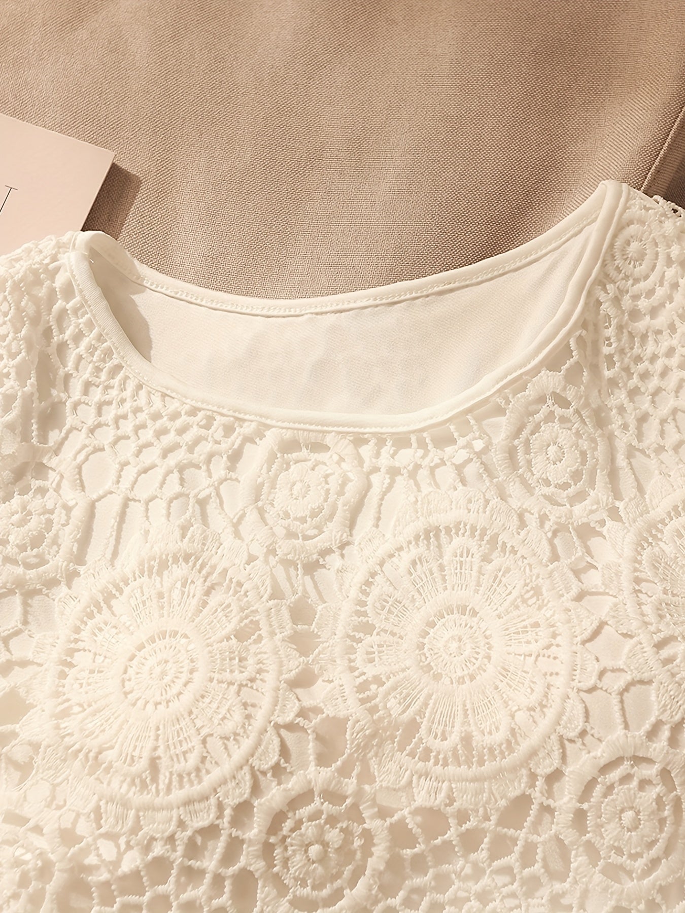 European And American Hollowed Out Round Neck Lace Camisole Vest for Women Wearing Loose And Sleeveless Tops