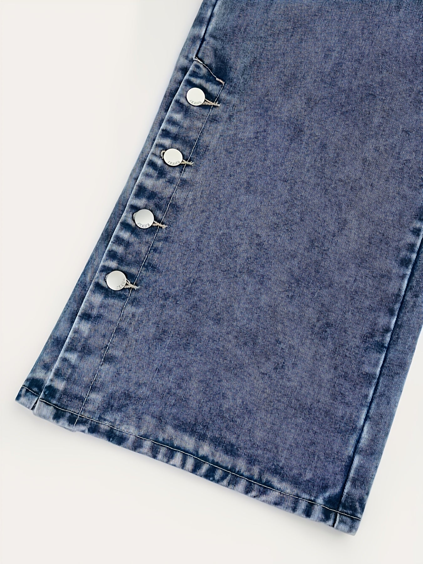 Women'S Casual Fashion Button-Waist Relaxed Fit Jeans Featuring an Open-Hem Design, Versatile for Multiple Occasions a Timeless, Year-Round Staple That Pairs Effortlessly with Any Outfit