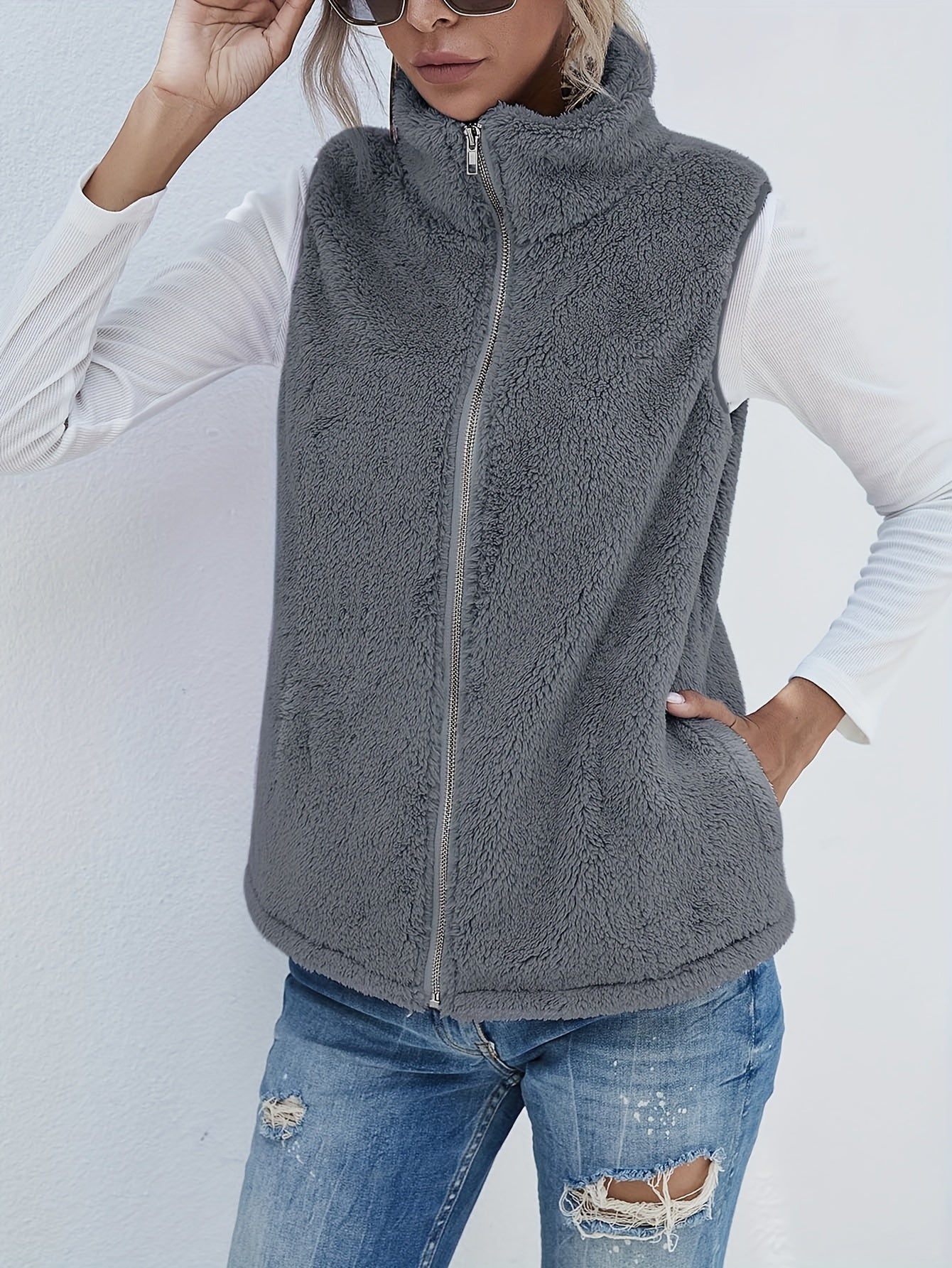 Lightweight Sleeveless Cardigan with a Zipper, Featuring Double-Sided Fleece, Perfect for Autumn And Winter, Complete with Pockets