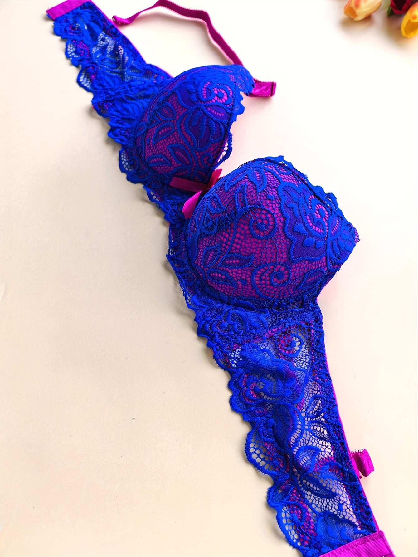 High-Quality French Lace Sexy Women'S Bra And Thong Panty Set with Exquisite Deep V Neckline