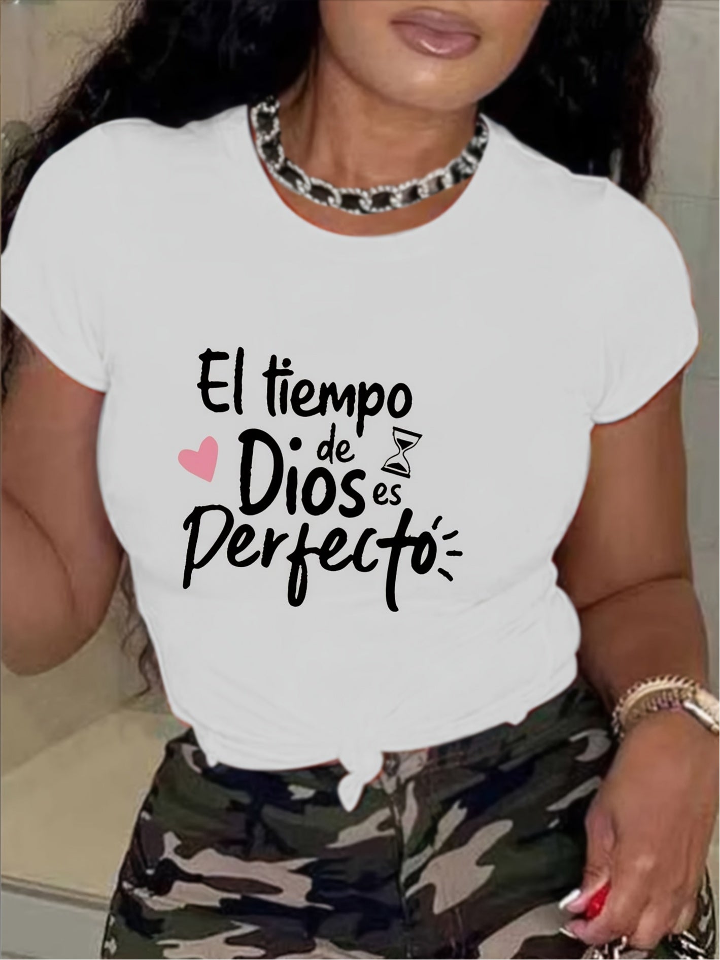 Women'S Olive Green Spanish Short Sleeve T-Shirt | "God'S Timing is Perfect" Inspirational Casual Top - Soft Everyday Shirt, Machine Washable, Suitable for Everyday and Special Occasions, Vacation Clothing, Printed with Alphabets, Medium Stretch