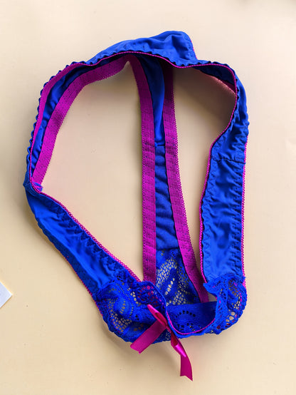 High-Quality French Lace Sexy Women'S Bra And Thong Panty Set with Exquisite Deep V Neckline