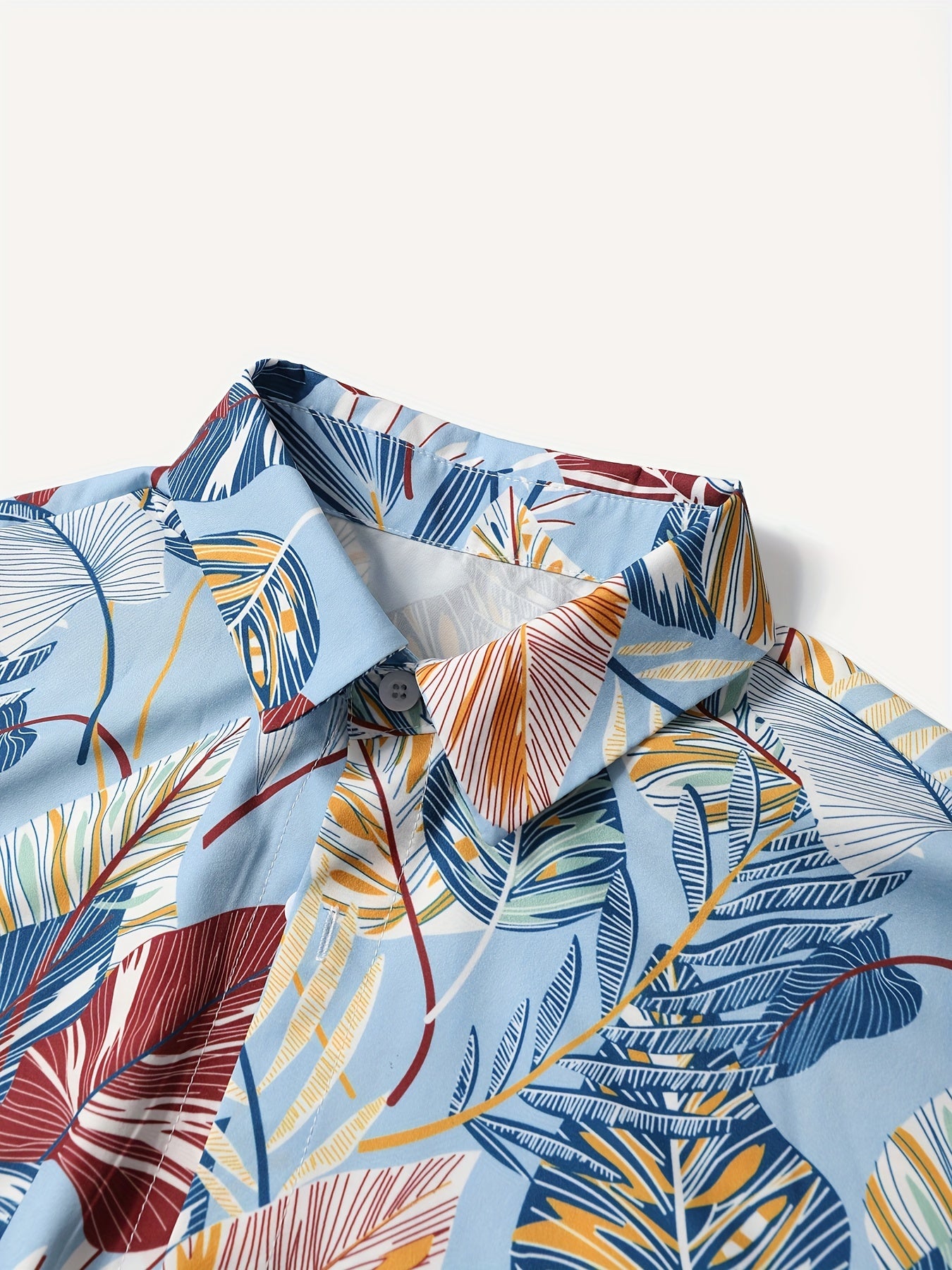 Set of 2pcs: Men'S Summer Short-Sleeve Button-Up Shirt And Shorts.