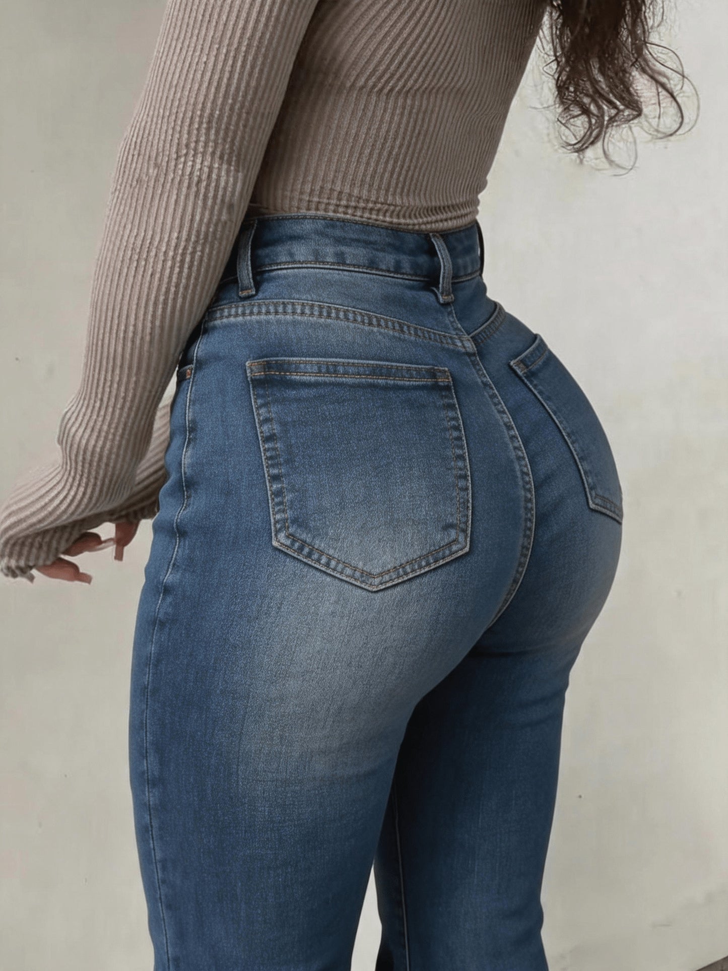 A Pair Of Plus-size Women'S Jeans, Flared Jeans, Slightly Stretchy, Lifts The Hips And Legs, Y2K Style, Fashionable, Casual And Elegant, Suitable For Various Occasions, Street Style, Evening Dates And Parties, Plus-size Jeans, Plus-size Denim.