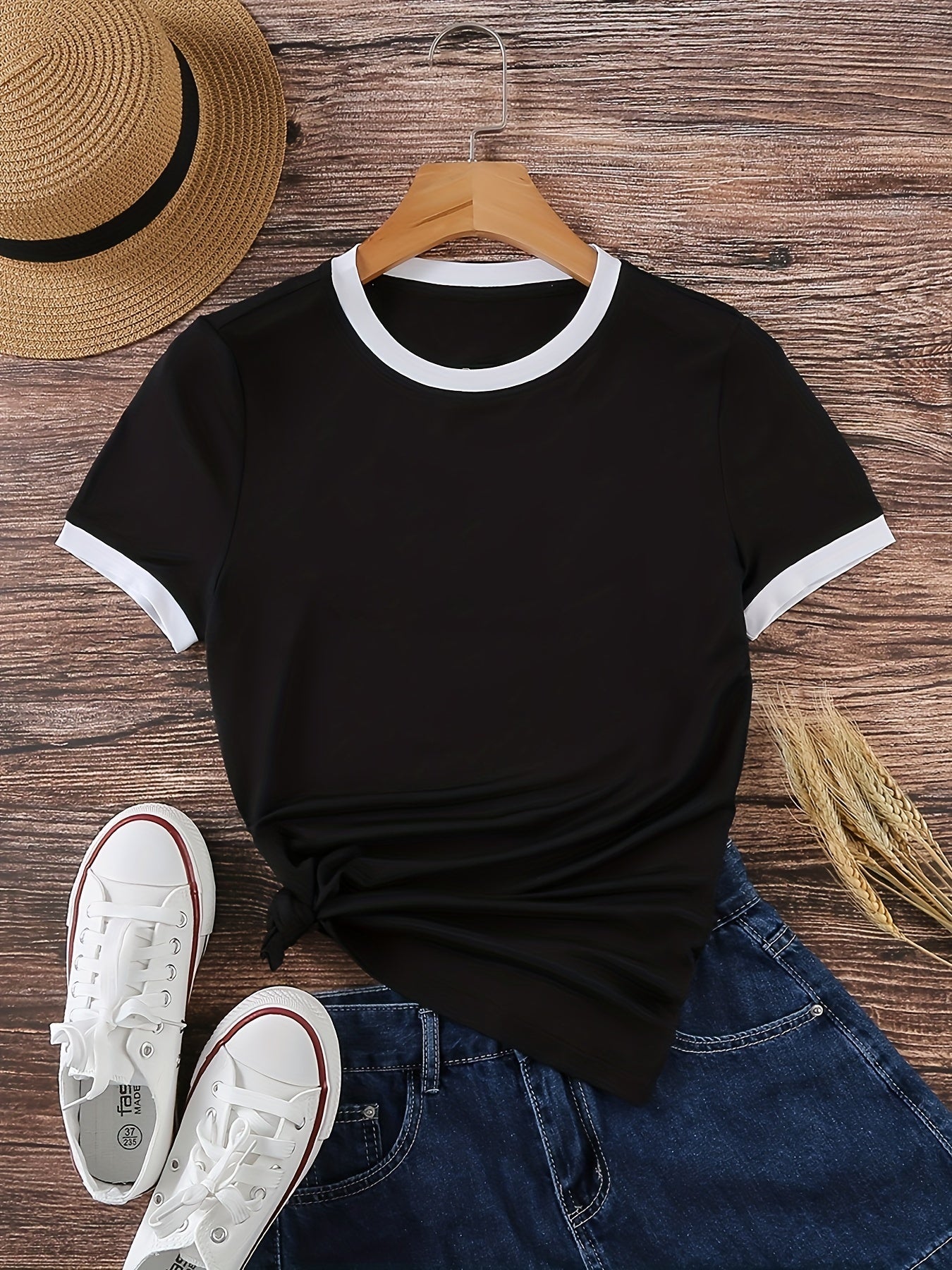Short-Sleeved T-Shirt with Contrast Trim, a Casual Crew Neck Top Suitable for Spring And Summer, Designed for Women