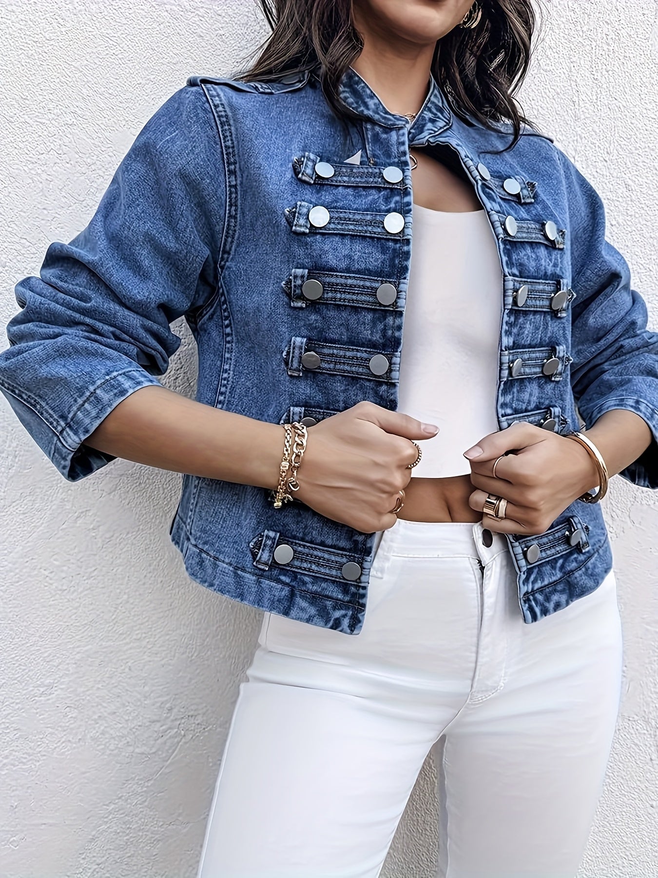 Women'S Fashion Stand-Collar Short Denim Jacket, Featuring Double-Breasted And Open Placket Design. This Classic Washed Blue Casual Denim Coat Is Suitable for Spring And Autumn Seasons As Well As Various Occasions