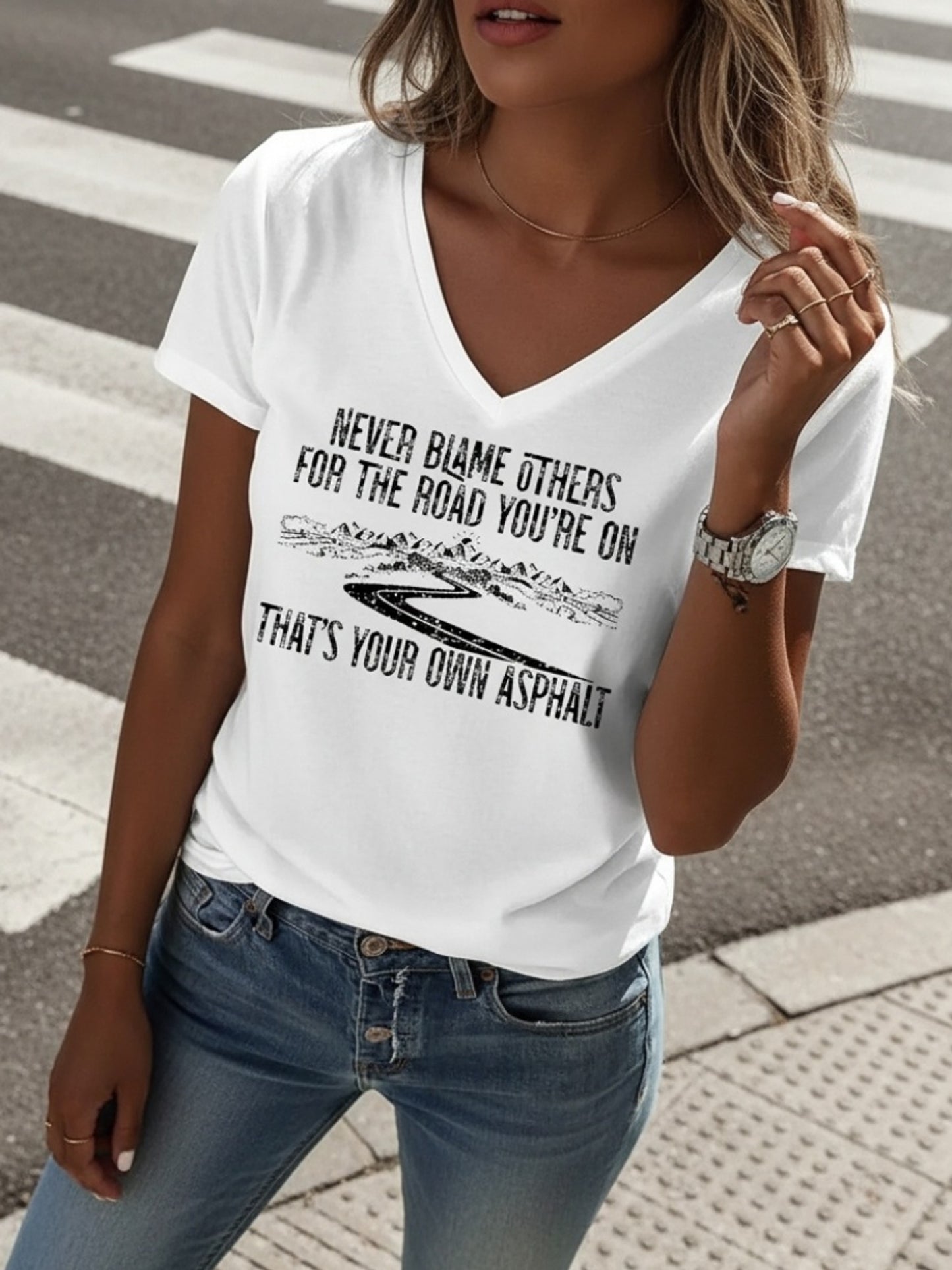 Women'S White V-Neck Short Sleeve T-Shirt- "Never Blame Others" Inspirational Print, Casual Standard Fit, Machine Washable, Perfect for Daily Wear and Gifts, Fashionable Breathable Top, Trendy Printed Shirt for Everyday Style